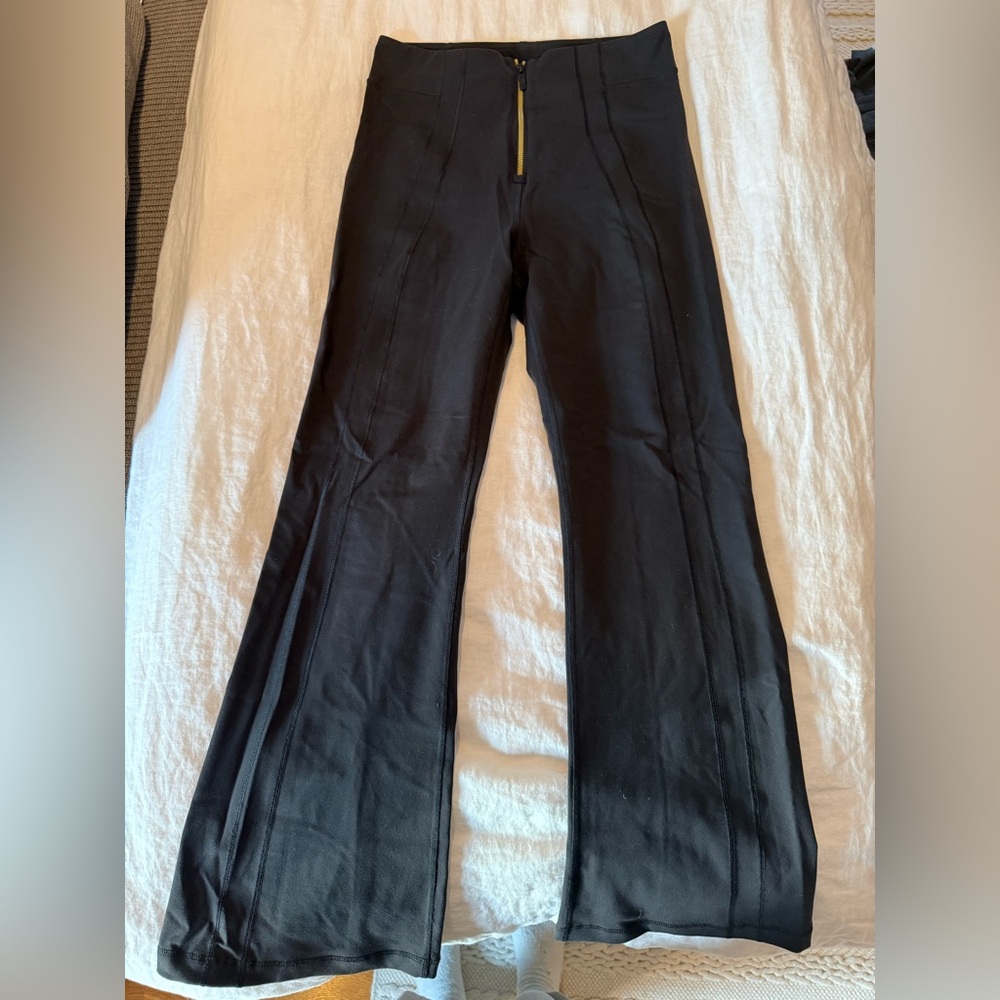 Lululemon Define pants size 10 Black Women's Pants 31’ length